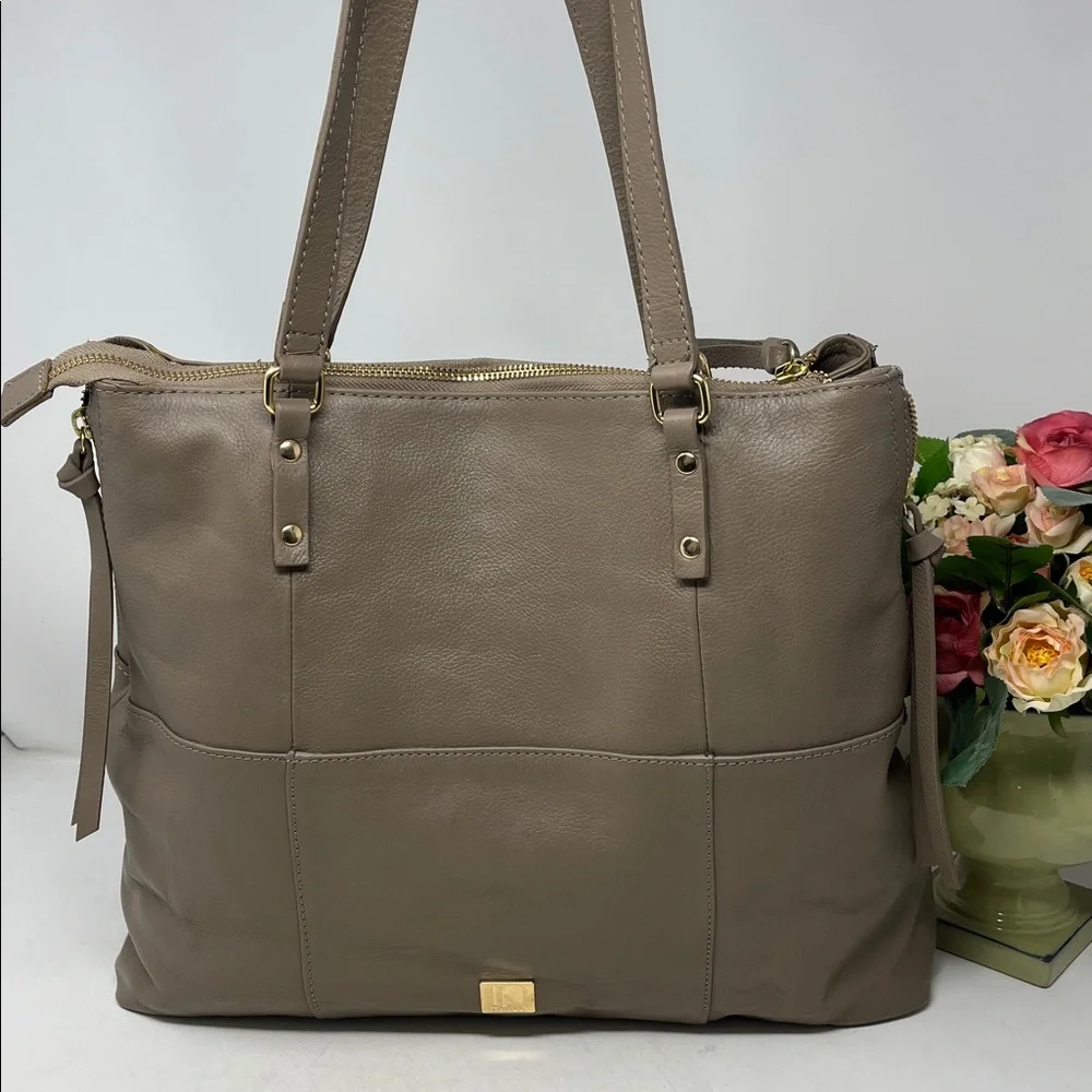 KOOBA EVERETTE TOTE TAUPE PEBBLED LEATHER GOLD HARDWARE ZIP TOP TASSELS LIKE NEW